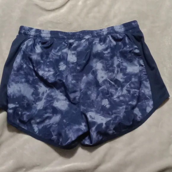 Under armor running shorts bundle medium - Picture 9 of 13